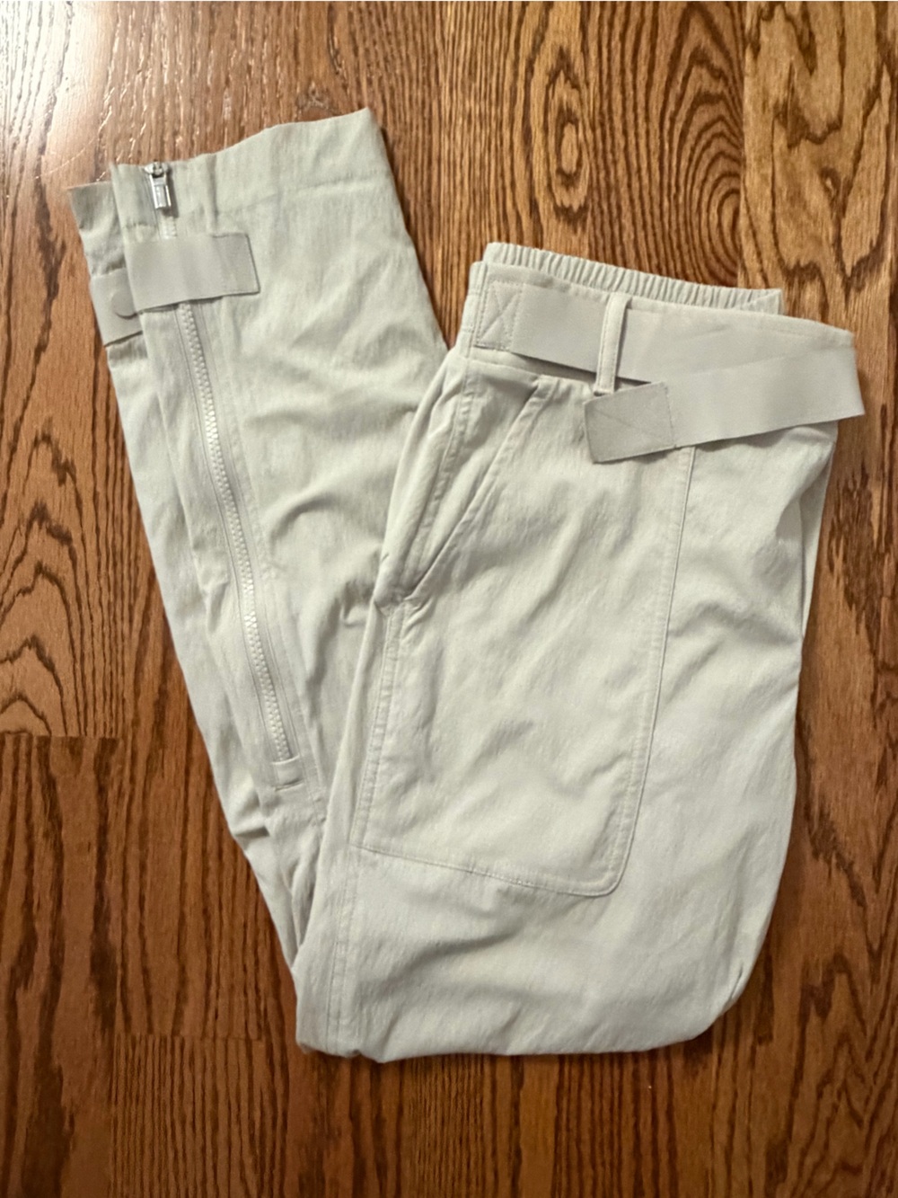 EUC Athleta Trekkie Belted Pant Neutral Beige, Sz 6